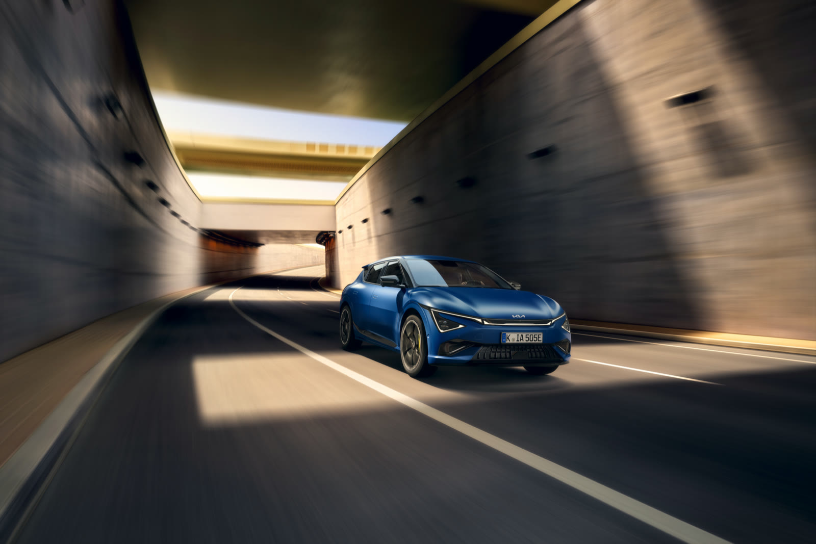 Kia EV6 GT úton, menet közben